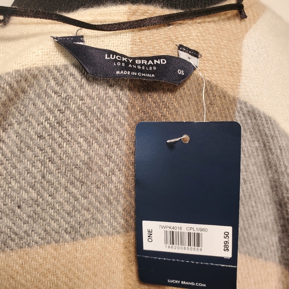 Lucky Brand Poncho Wrap Cape - Picture 3 of 7